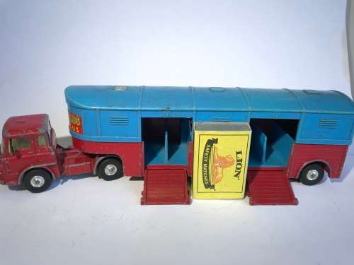 Corgi Major Toys No. 1130, Chipperfields Circus Horse Transporter + 3 Horses