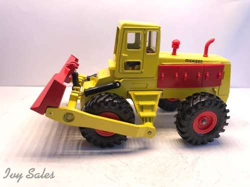 FOR DIRK ONLY -DINKY TOYS # 976 MICHIGAN 180-111 TRACTOR BULLDOZER IN ORIGINAL BOX