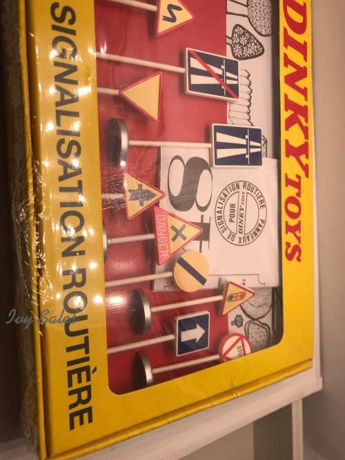 Atlas Edition Set - DINKY TOYS 593 'ROAD SIGNS/PANNEAUX DE SIGNALISATION
