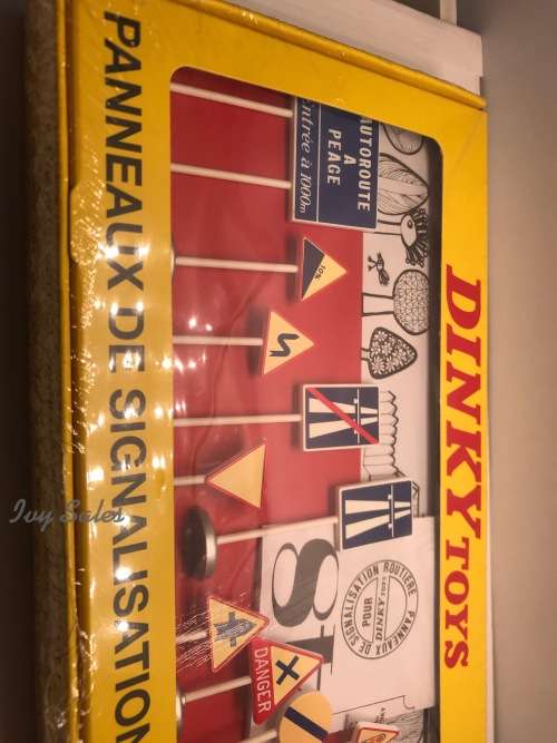 Atlas Edition Set - DINKY TOYS 593 'ROAD SIGNS/PANNEAUX DE SIGNALISATION
