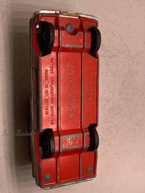 CORGI TOYS #486 CHEVROLET IMPALA KENNEL CLUB