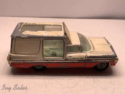 CORGI TOYS #486 CHEVROLET IMPALA KENNEL CLUB