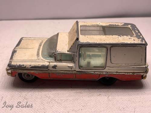 CORGI TOYS #486 CHEVROLET IMPALA KENNEL CLUB