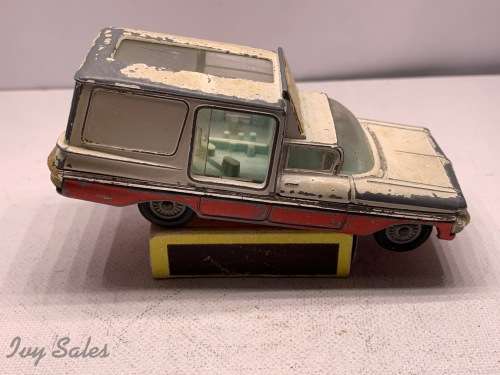 CORGI TOYS #486 CHEVROLET IMPALA KENNEL CLUB