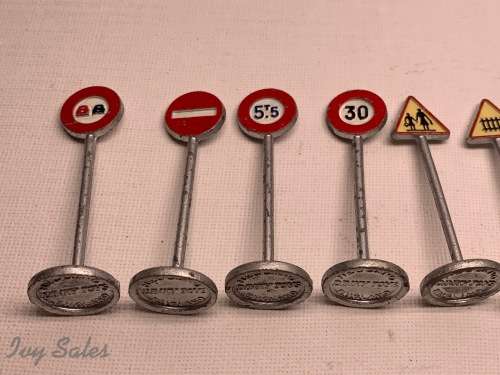 Dinky #771 Set of 12 International Road Signs WITH ORIGINAL BOX