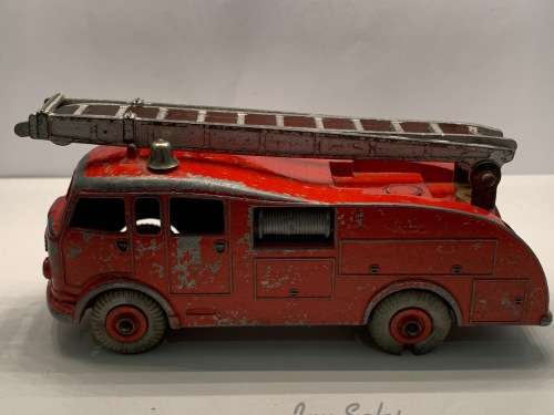 DINKY TOYS #555 COMMER FIRE ENGINE