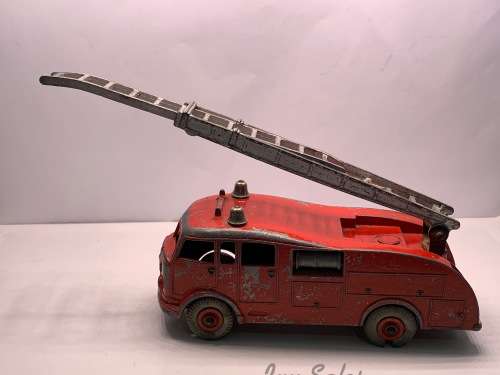 DINKY TOYS #555 COMMER FIRE ENGINE