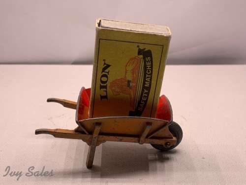 DINKY TOYS #105B GARDEN WHEELBARROW