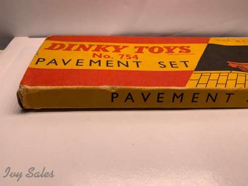 VINTAGE DINKY TOYS #754 PAVEMENT SET WITH ORIGINAL BOX