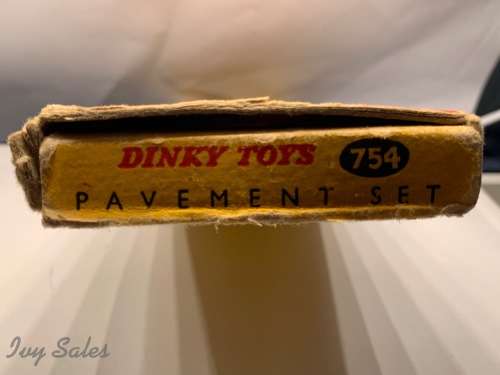 VINTAGE DINKY TOYS #754 PAVEMENT SET WITH ORIGINAL BOX