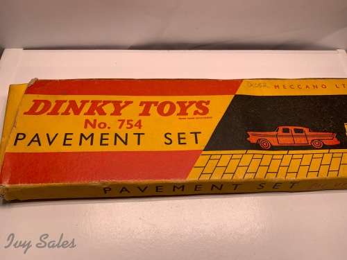 VINTAGE DINKY TOYS #754 PAVEMENT SET WITH ORIGINAL BOX