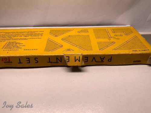 VINTAGE DINKY TOYS #754 PAVEMENT SET WITH ORIGINAL BOX