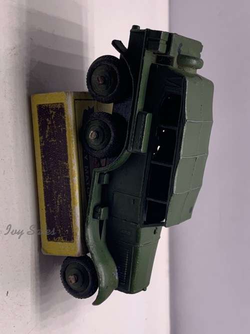 DINKY TOYS #152b ARMY 6 WHEELED RECONNAISSANCE VEHICLE