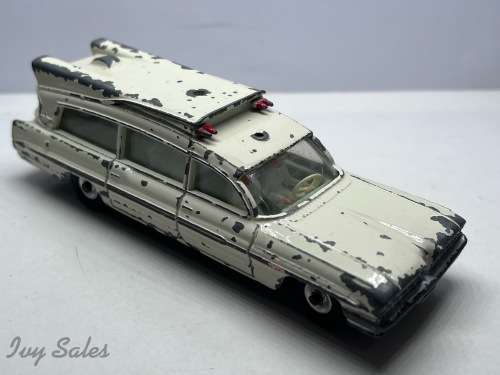 DINKY TOYS #263 SUPERIOR CRITERION AMBULANCE