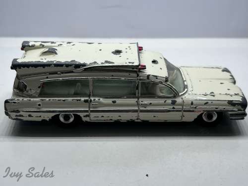 DINKY TOYS #263 SUPERIOR CRITERION AMBULANCE