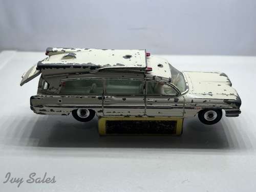 DINKY TOYS #263 SUPERIOR CRITERION AMBULANCE