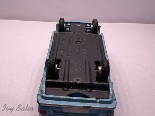 Dinky Toys #139 Ford Cortina