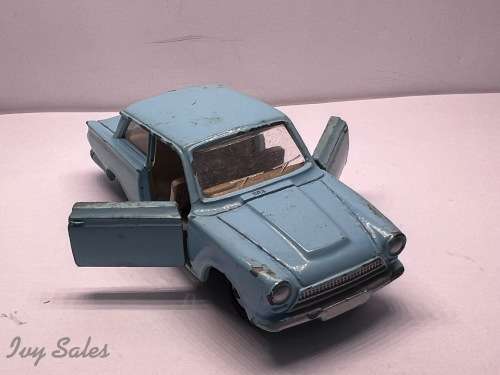 Dinky Toys #139 Ford Cortina