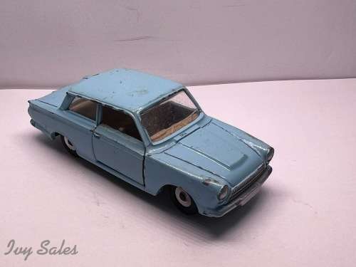 Dinky Toys #139 Ford Cortina