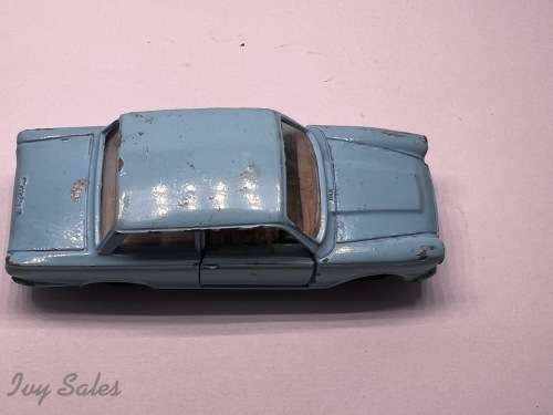 Dinky Toys #139 Ford Cortina