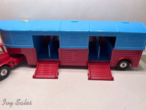 Corgi Major Toys #1130 CHIPPERFIELD`S CIRCUS Bedford Articulated Horse Box & 6 Horses