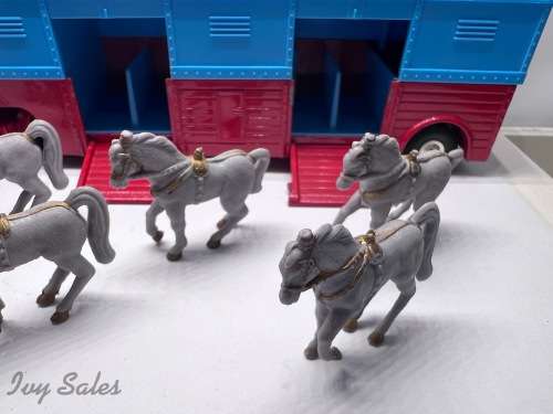 Corgi Major Toys #1130 CHIPPERFIELD`S CIRCUS Bedford Articulated Horse Box & 6 Horses