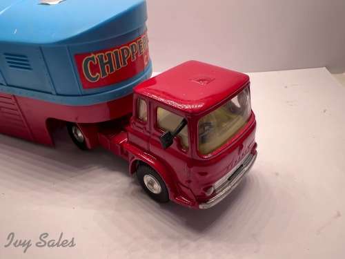 Corgi Major Toys #1130 CHIPPERFIELD`S CIRCUS Bedford Articulated Horse Box & 6 Horses
