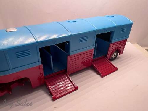 Corgi Major Toys #1130 CHIPPERFIELD`S CIRCUS Bedford Articulated Horse Box & 6 Horses