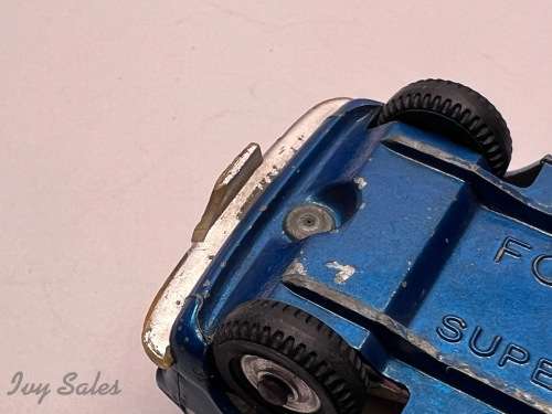 Corgi Toys #491 FORD CONSUL CORTINA SUPER ESTATE