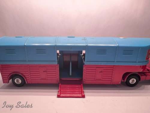 Corgi Major Toys Articulated Horse Box Chipperfields Circus