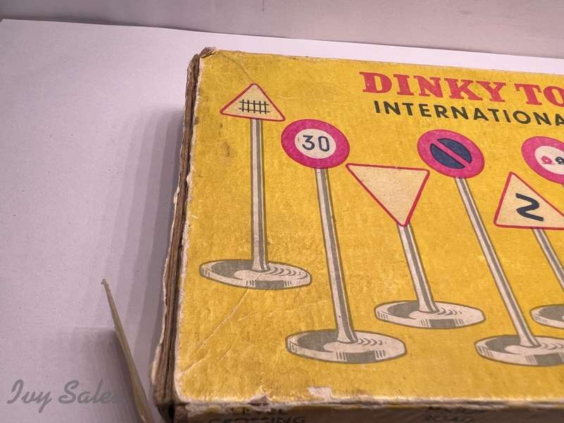 DINKY TOYS #771 INTERNATIONAL ROAD SIGNS in ORIGINAL BOX