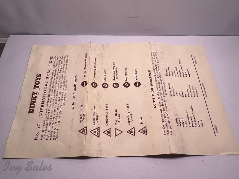 DINKY TOYS #771 INTERNATIONAL ROAD SIGNS in ORIGINAL BOX