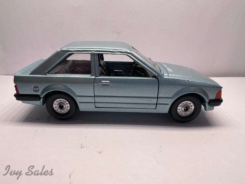 Corgi Toys #334 Ford Escort 1.3 GL