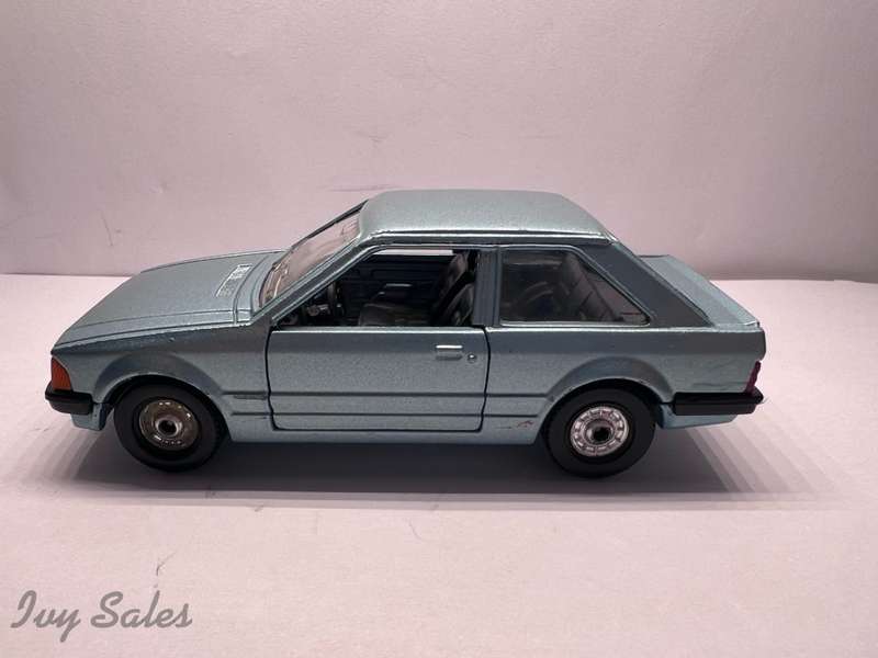 Corgi Toys #334 Ford Escort 1.3 GL