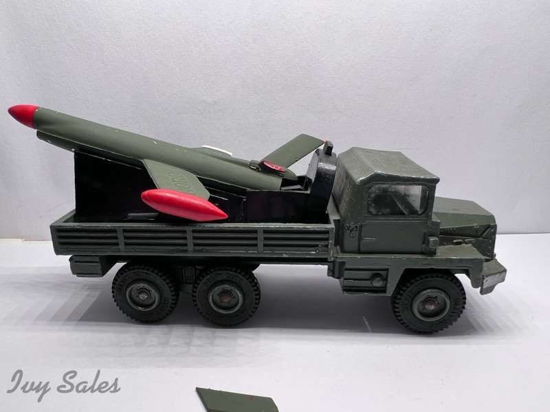 Dinky Military #620 - Berliet Missile Launcher + Missile
