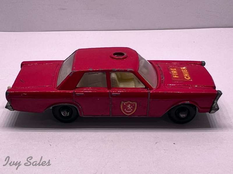 Matchbox #59 Ford Fairlane Fire Chief Car