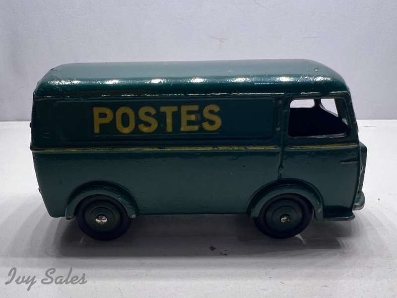 French Dinky Toys #25B Peugeot D3A Posts