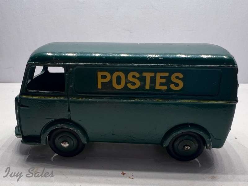 French Dinky Toys #25B Peugeot D3A Posts
