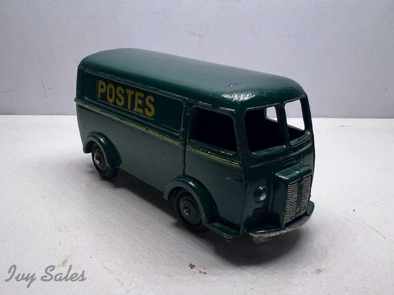 French Dinky Toys #25B Peugeot D3A Posts