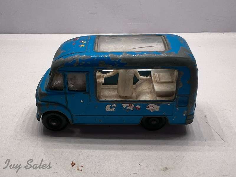 Matchbox #47 Commer Ice Cream Canteen Truck