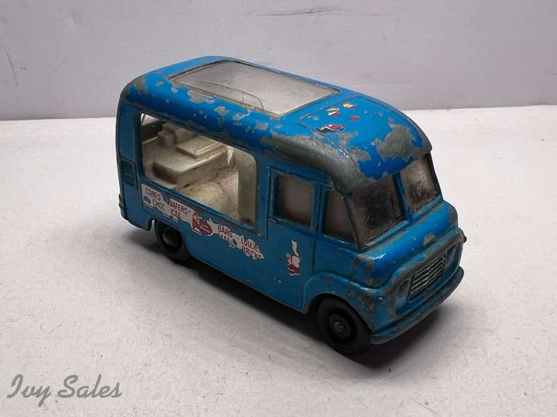 Matchbox #47 Commer Ice Cream Canteen Truck