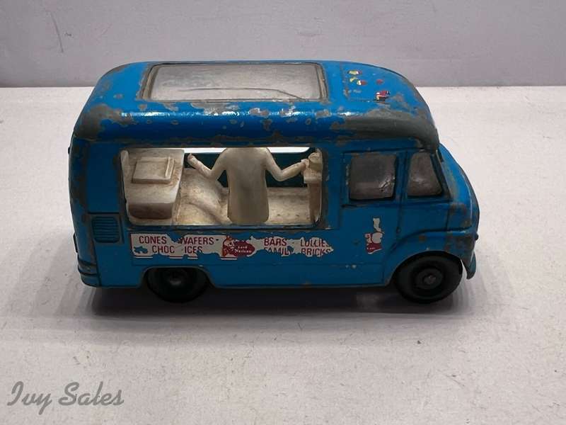 Matchbox #47 Commer Ice Cream Canteen Truck
