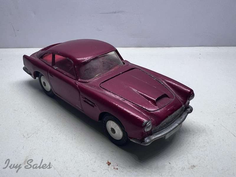 CORGI TOYS ASTON MARTIN - REPAINT
