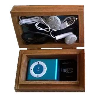 MINI MP3 PLAYER in UNIQUE SMALL WOODEN BOX