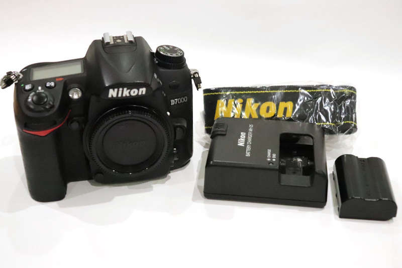 Nikon D7000 + Extras