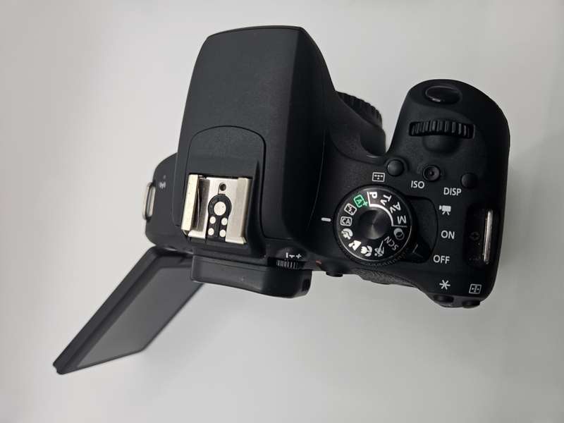 Canon EOS 800D DSLR with 18-55 IS STM Lens
