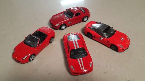Ferrari x 3 Mercedez Benz x 1 - Burango & Maisto