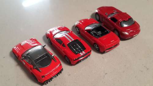 Ferrari x 3 Mercedez Benz x 1 - Burango & Maisto