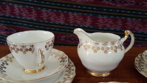 8 pieces of exceptional Colclough in great condition