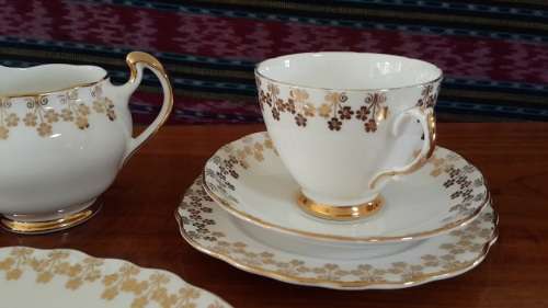8 pieces of exceptional Colclough in great condition